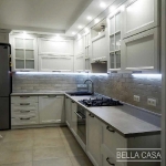 Кухня с фасадами из массива ясеня