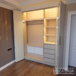 Шкаф со складными дверями из крашеного MDF