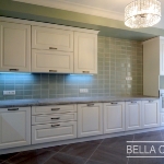 Кухня с фасадами из массива ясеня