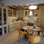 Кухня с фасадами из массива ясеня