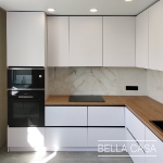 Кухня с фасадами Fenix NTM