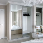 Шкаф с зеркалом