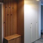 Прихожая из шпона дуба и крашеного MDF