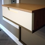 Прихожая из шпона дуба и крашеного MDF