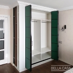 Шкаф со складными дверями из крашеного MDF